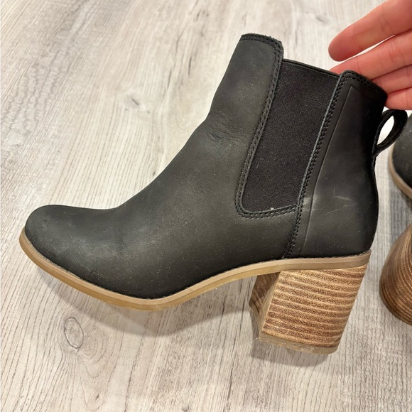 Toms Black Leather Evelyn Chelsea Ankle Boots Size 6 - Picture 3 of 6